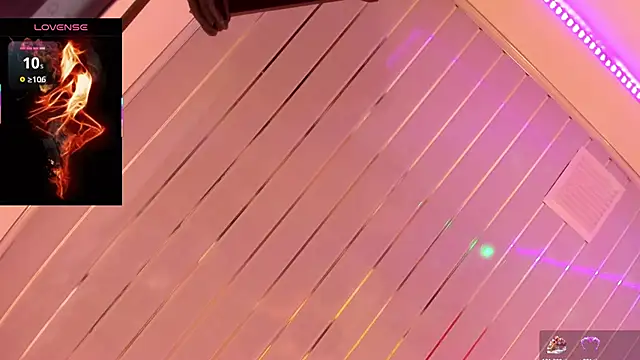 Snapshot of staacy37 chatting on 10.16.25 staacy37 online show from 10.16.25