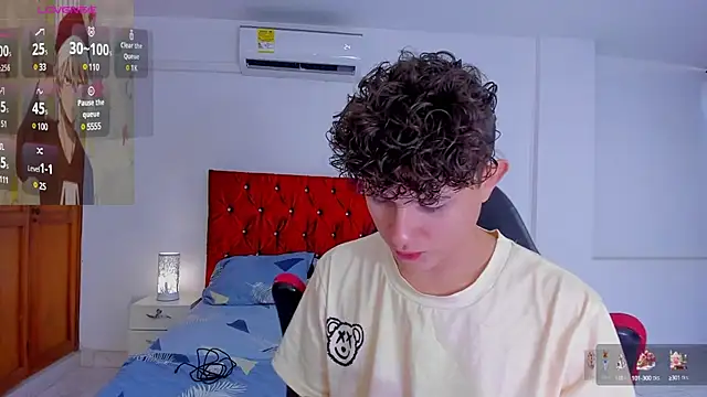 Snapshot of Nathan_Bluee chatting on 12.19.24 Nathan Bluee online show from 12.19.24