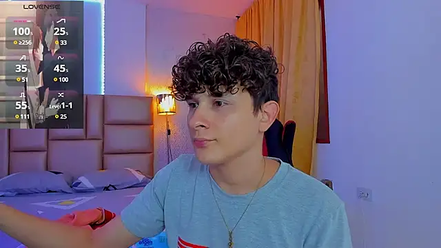 Snapshot of Nathan_Bluee chatting on 02.04.25 Nathan Bluee online show from 02.04.25