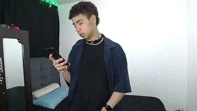 Snapshot of sexybat_twink chatting on 01.20.25 sexybat twink online show from 01.20.25
