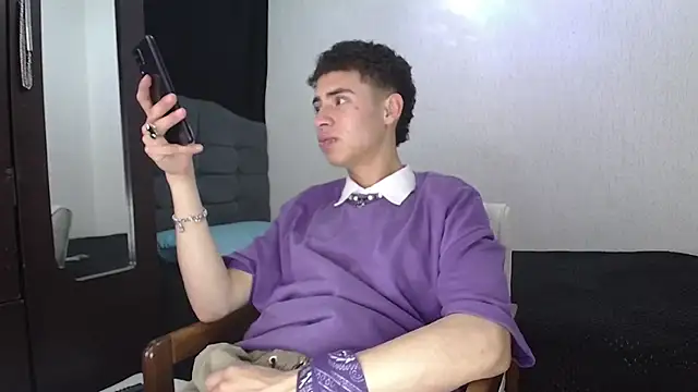 Snapshot of sexybat_twink chatting on 01.31.25 sexybat twink online show from 01.31.25