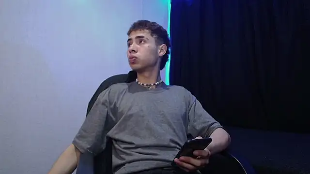 Snapshot of sexybat_twink chatting on 03.13.25 sexybat twink online show from 03.13.25
