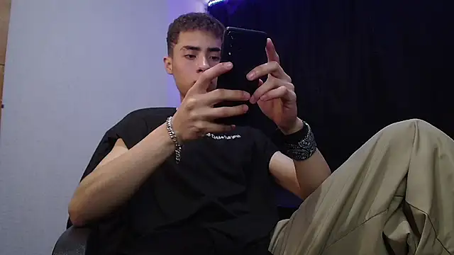 Snapshot of sexybat_twink chatting on 03.14.25 sexybat twink online show from 03.14.25