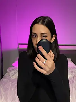 Snapshot of Sophiehii chatting on 12.14.24 Sophiehii online show from 12.14.24