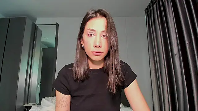 Snapshot of Sophiehii chatting on 01.14.25 Sophiehii online show from 01.14.25