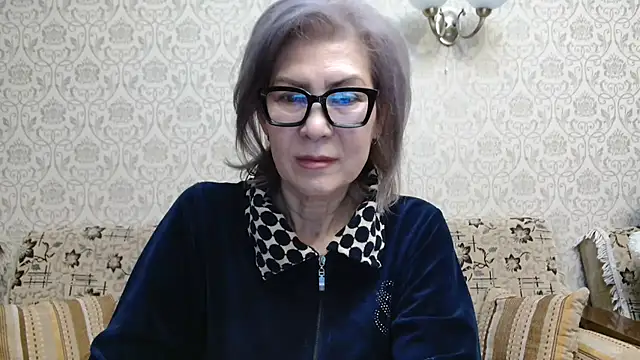 Snapshot of Elegant00Lady chatting on 10.15.25 Elegant00Lady online show from 10.15.25