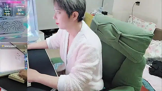 Snapshot of majlee2024 chatting on 03.16.25 majlee2024 online show from 03.16.25