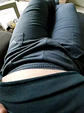 Snapshot of 85Friedrich chatting on 09.28.25 85Friedrich online show from 09.28.25