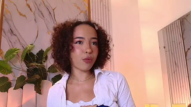 Snapshot of OSHUN_ chatting on 01.07.25 OSHUN online show from 01.07.25