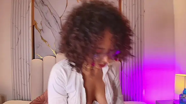 Snapshot of OSHUN_ chatting on 01.22.25 OSHUN online show from 01.22.25