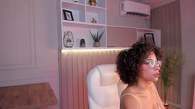 Snapshot of OSHUN_ chatting on 01.27.25 OSHUN online show from 01.27.25