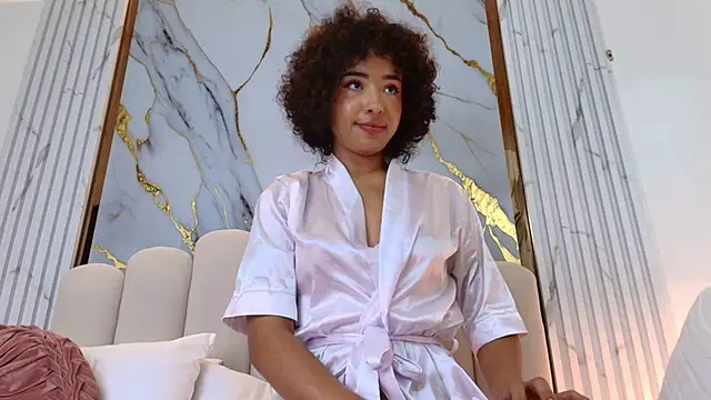 Snapshot of OSHUN_ chatting on 02.06.25 OSHUN online show from 02.06.25