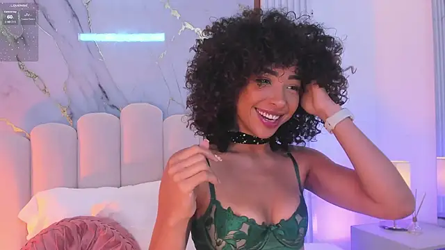 Snapshot of OSHUN_ chatting on 09.16.25 OSHUN online show from 09.16.25