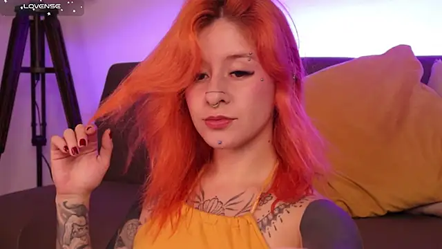 Snapshot of Daarlene chatting on 11.03.25 Daarlene online show from 11.03.25