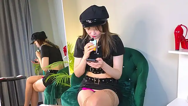 CiriRianonn online show from 09.23.25