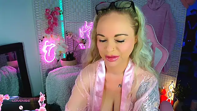 Snapshot of EllieKarrX chatting on 01.21.25 EllieKarrX online show from 01.21.25