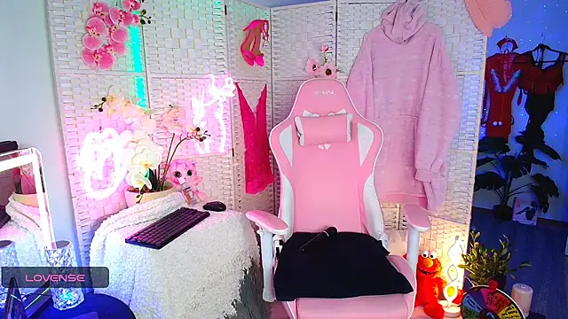 Snapshot of EllieKarrX chatting on 02.03.25 EllieKarrX online show from 02.03.25