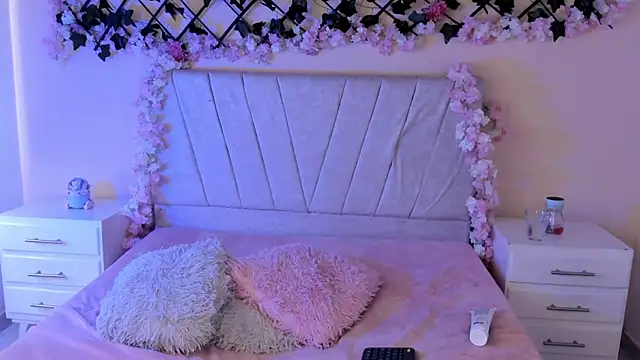 Snapshot of baby_kaliope chatting on 12.12.24 baby kaliope online show from 12.12.24