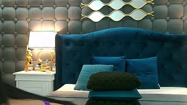 LeyaCass online show from 01.15.25