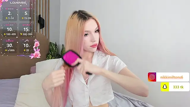 Snapshot of NikkiMiltons chatting on 12.18.24 NikkiMiltons online show from 12.18.24