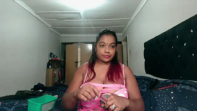 Snapshot of Indianmayaxoxo chatting on 12.19.24 Indianmayaxoxo online show from 12.19.24