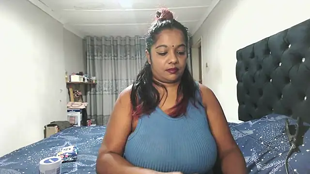 Snapshot of Indianmayaxoxo chatting on 10.16.25 Indianmayaxoxo online show from 10.16.25