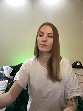 Snapshot of RachelBelI chatting on 12.12.24 RachelBelI online show from 12.12.24