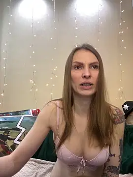 Snapshot of RachelBelI chatting on 02.10.25 RachelBelI online show from 02.10.25