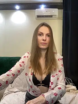 Snapshot of RachelBelI chatting on 03.12.25 RachelBelI online show from 03.12.25