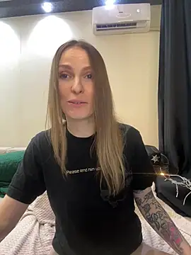 Snapshot of RachelBelI chatting on 03.14.25 RachelBelI online show from 03.14.25
