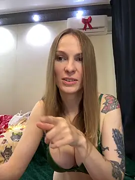 Snapshot of RachelBelI chatting on 09.24.25 RachelBelI online show from 09.24.25