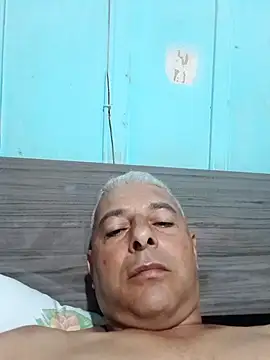 Snapshot of gordonunes chatting on 12.01.25 gordonunes online show from 12.01.25