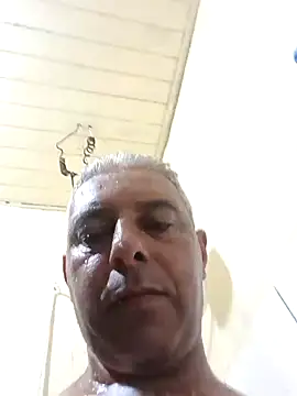 Snapshot of gordonunes chatting on 12.02.25 gordonunes online show from 12.02.25