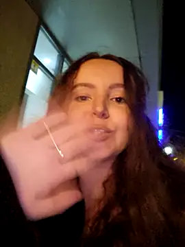 Snapshot of LineaDemie chatting on 10.10.25 LineaDemie online show from 10.10.25