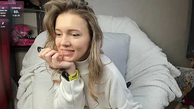 Snapshot of foxy_blond chatting on 01.29.25 foxy blond online show from 01.29.25
