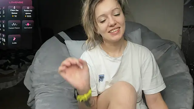 Snapshot of foxy_blond chatting on 03.05.25 foxy blond online show from 03.05.25