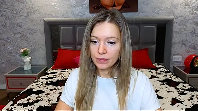 Snapshot of foxy_blond chatting on 03.08.25 foxy blond online show from 03.08.25