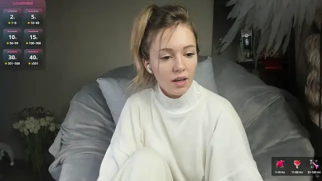 Snapshot of foxy_blond chatting on 03.14.25 foxy blond online show from 03.14.25