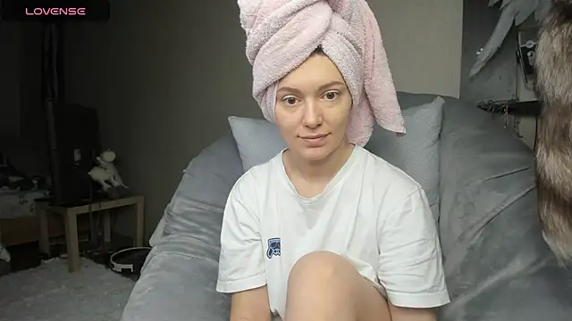 Snapshot of foxy_blond chatting on 03.21.25 foxy blond online show from 03.21.25