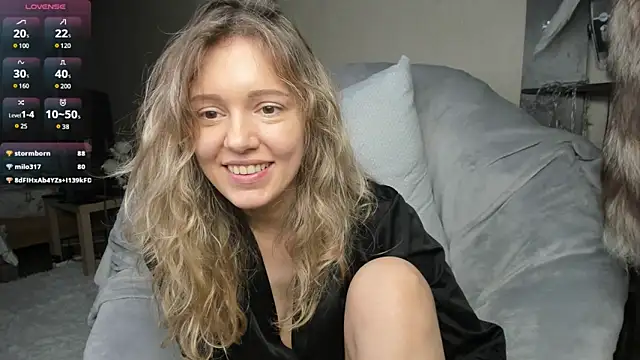 Snapshot of foxy_blond chatting on 03.21.25 foxy blond online show from 03.21.25