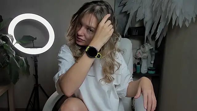 Snapshot of foxy_blond chatting on 09.15.25 foxy blond online show from 09.15.25