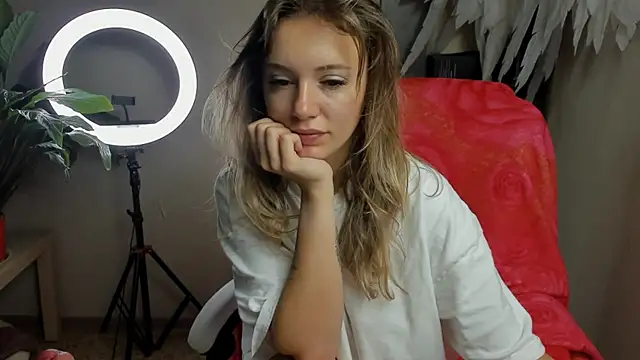 Snapshot of foxy_blond chatting on 09.26.25 foxy blond online show from 09.26.25