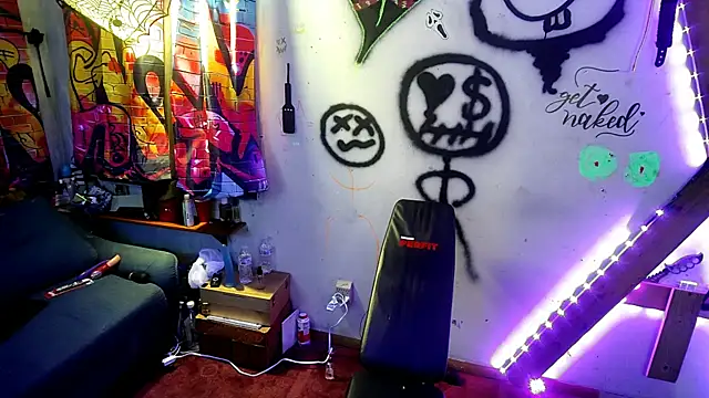 Snapshot of KRYZTALYNXXX chatting on 01.20.25 KRYZTALYNXXX online show from 01.20.25