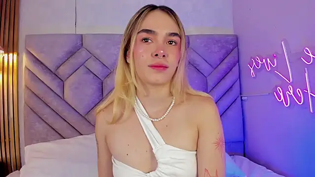 Lucy Vega online show from 12.07.24