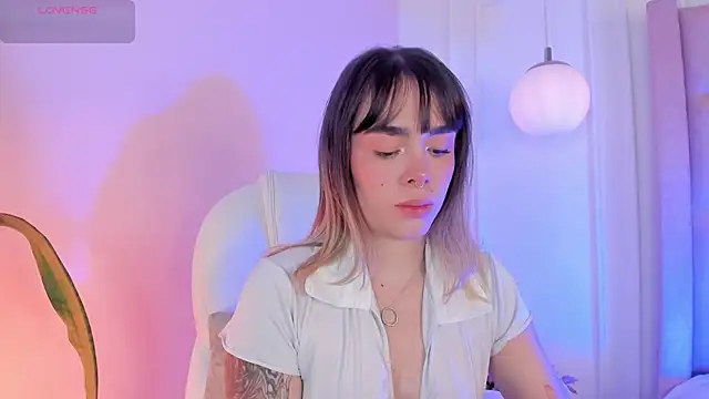 Lucy Vega online show from 12.04.25