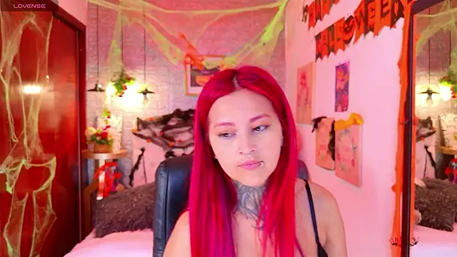 Snapshot of meghan_nill chatting on 10.21.25 meghan nill online show from 10.21.25