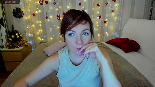 Snapshot of Katherine_Fox chatting on 12.18.24 Katherine Fox online show from 12.18.24