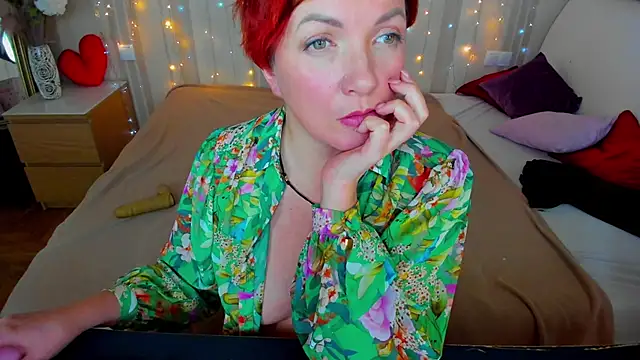 Snapshot of Katherine_Fox chatting on 03.08.25 Katherine Fox online show from 03.08.25