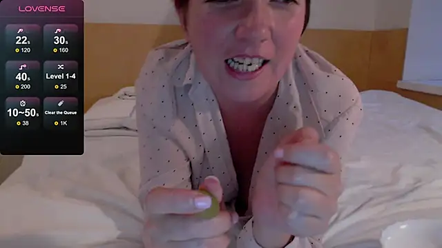 Snapshot of Katherine_Fox chatting on 09.20.25 Katherine Fox online show from 09.20.25