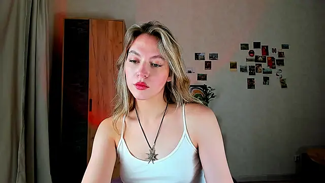 Snapshot of Niky__Jess chatting on 12.17.24 Niky Jess online show from 12.17.24